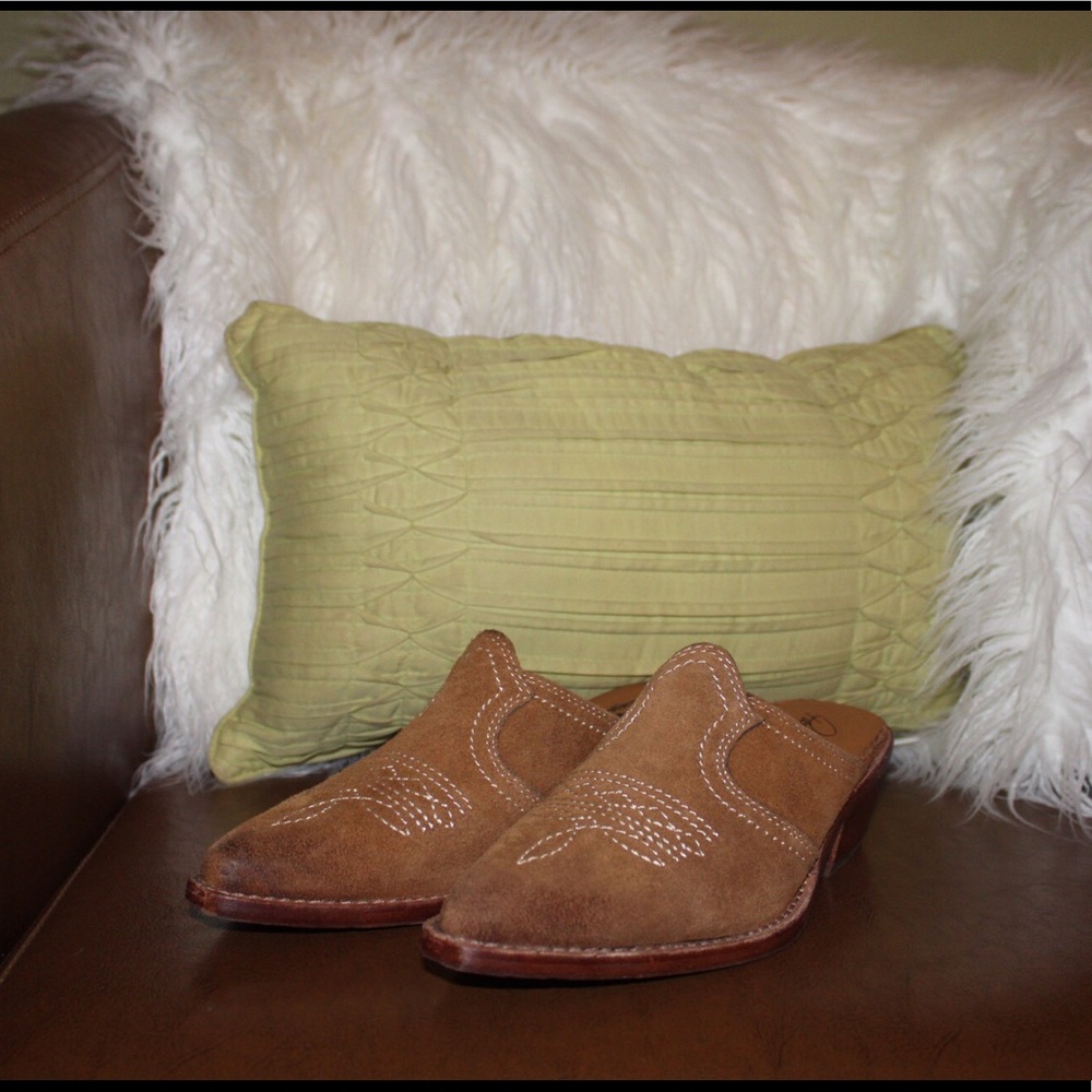 SOLD Patricia Nash Batista Boots in Tan - Picture 2 of 5